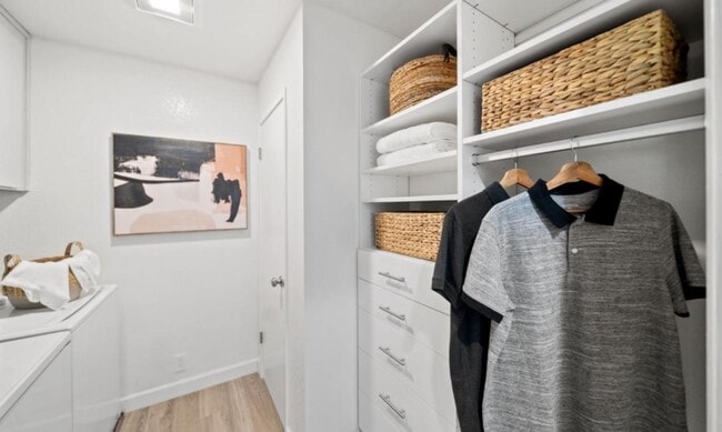 Building Photo - 906 La Barbera Dr