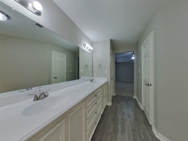 Building Photo - 729 Forest Ln Dr