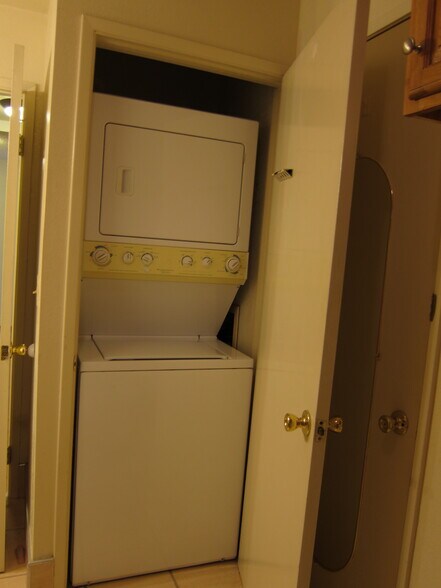 washer and dryer - 3014 Shadow Springs Pl
