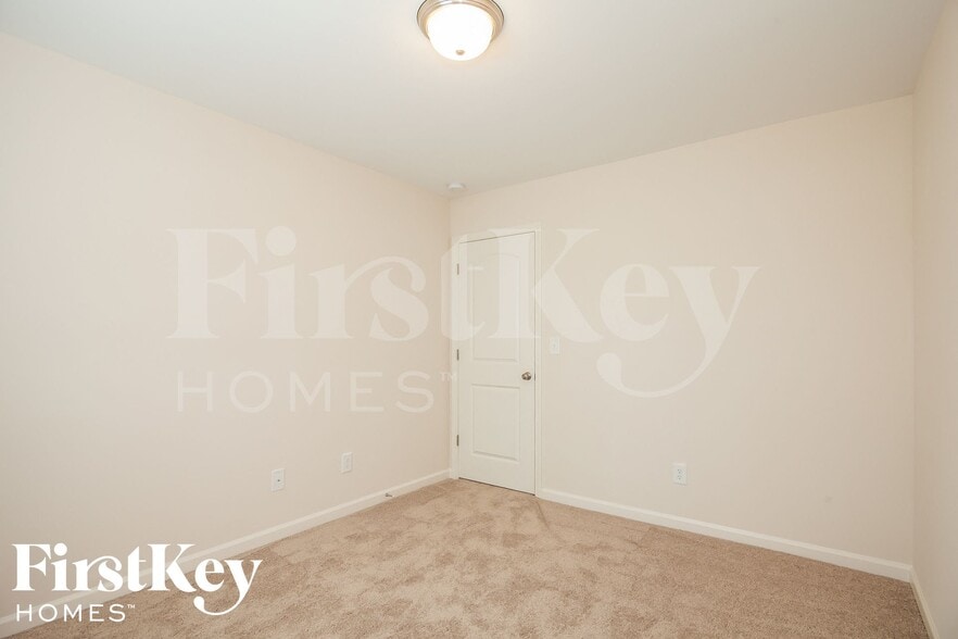 Building Photo - 4011 Maderia Dr NW