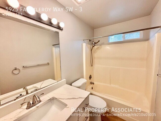 Building Photo - 5925 Fauntleroy Wy SW