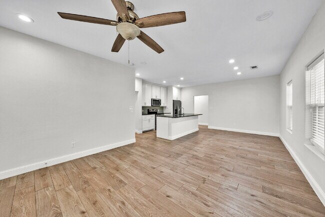 Building Photo - "Charming 3-Bed, 2-Bath Denison Home with Elegant Granite Countertops!"