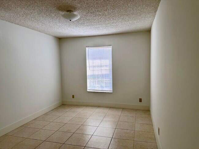 Building Photo - 6308 La Costa Dr