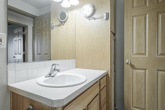 Building Photo - 5448 Siletz Ln