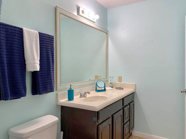 Building Photo - 2721 Raeford Rd