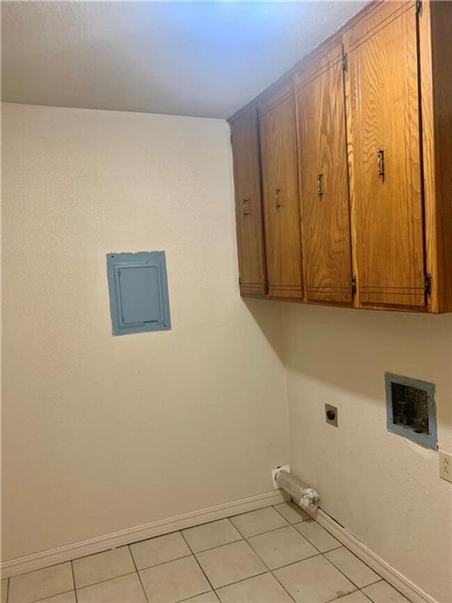 Building Photo - Charming Home with Open Kitchen, Fireplace & 2-Car Garage