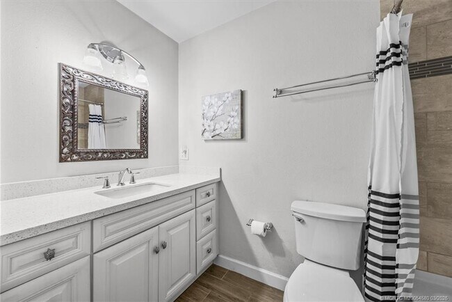 Building Photo - 1250 SE Petunia Ave