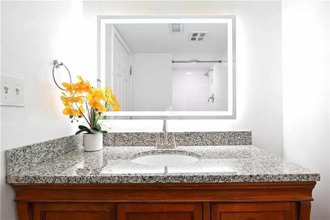 Building Photo - 4300 Roswell Rd NE