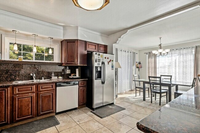 Building Photo - 611 Blanken Ave
