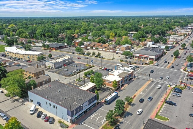 Building Photo - 3135 W 95th St