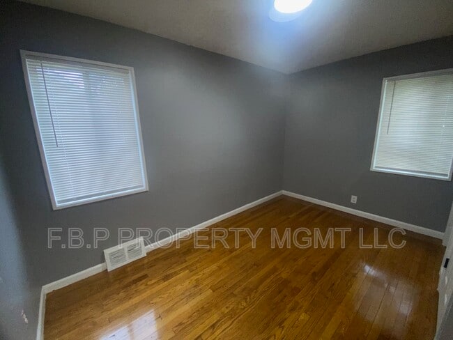 Building Photo - 7600 Pierson St