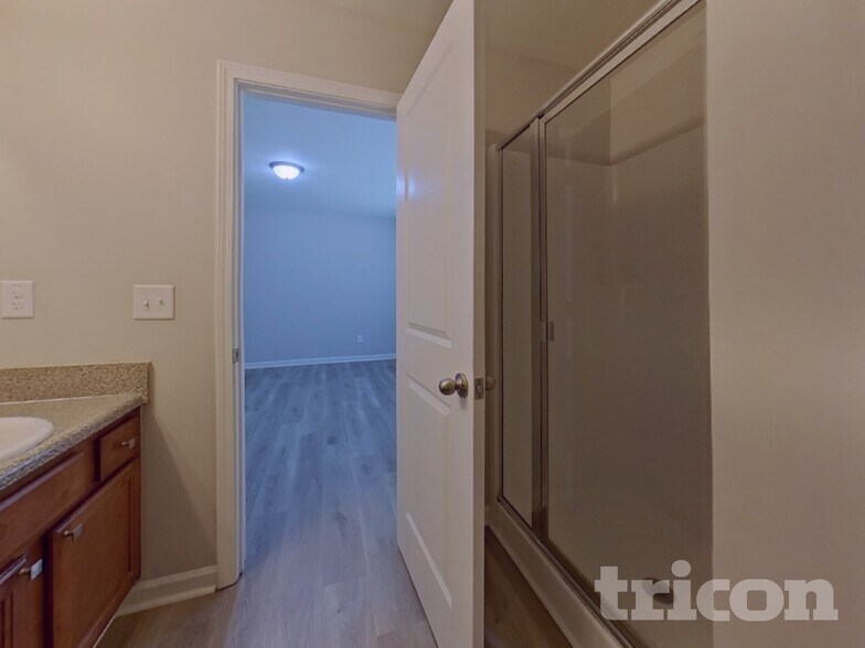 Building Photo - 3333 Lowland Dr