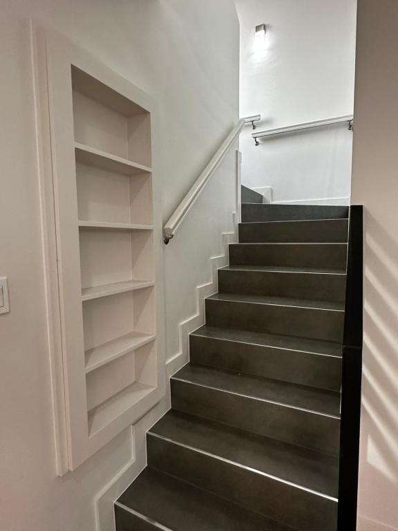 Building Photo - 310 E Rogers Rd