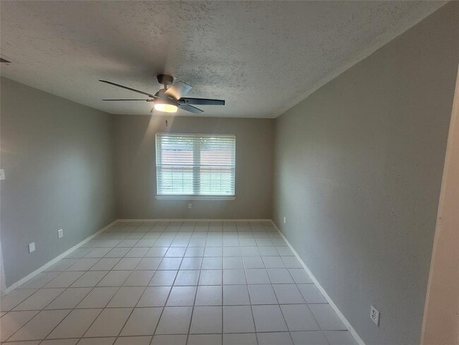 Building Photo - 2518 Fredericksburg Dr