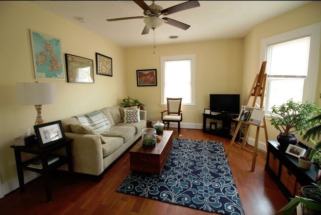 Building Photo - Lysle