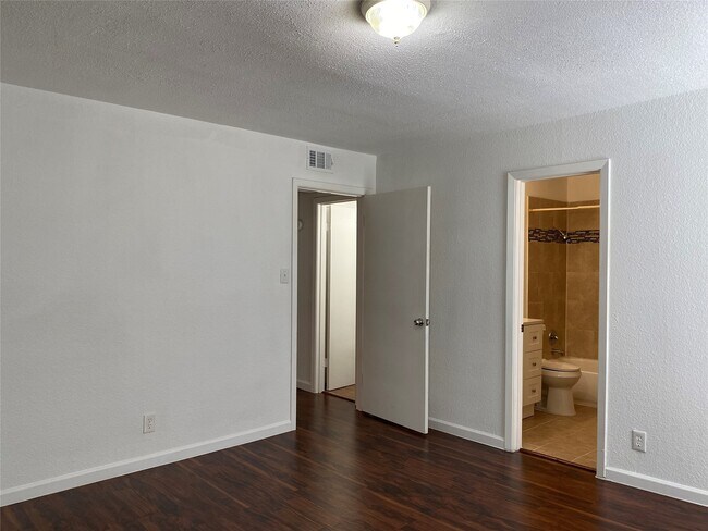 Building Photo - 6201 Ranchester Dr