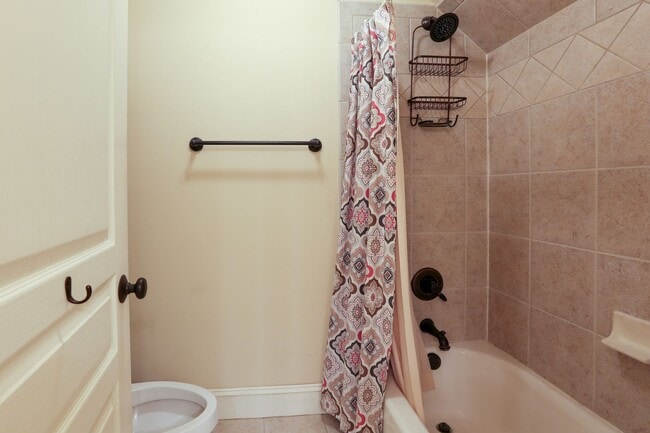 Building Photo - Gorgeous Three Bedroom Home!