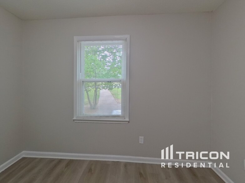 Building Photo - 160 Elberta Dr