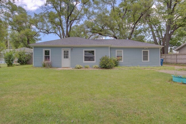 Building Photo - 3 bed home