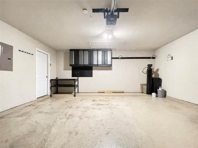 Building Photo - 2468 Millbrook Loop