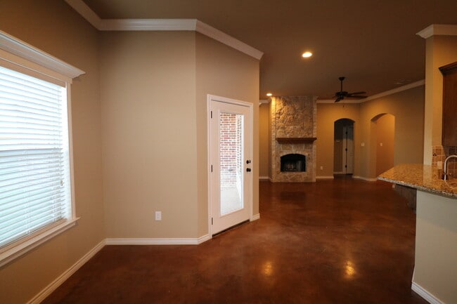 Building Photo - 4  Bedroom Single Famly Home -  Available ...