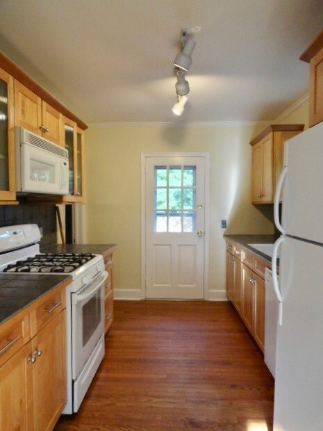 Building Photo - 1618 Delaware Ave