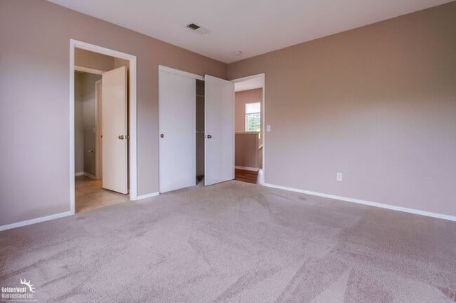 Building Photo - Beautifully 5Bdm 3.5Ba Home in Prime Location