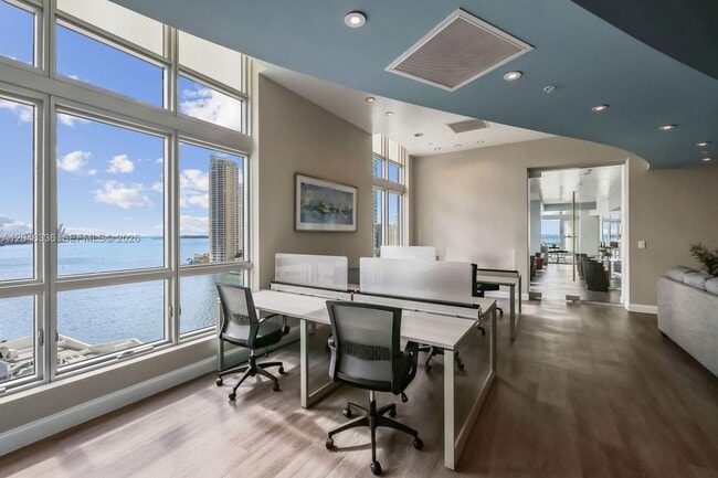 Building Photo - 300 S Biscayne Blvd