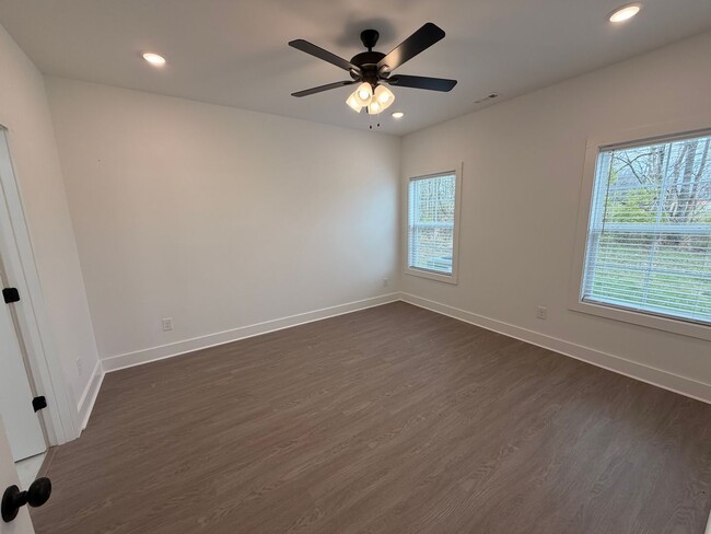 Building Photo - New Build 3 Bed 2.5 Bath Townhome in Shelbyville with a Move in Special