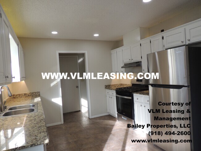 Building Photo - 404 W Vicksburg St