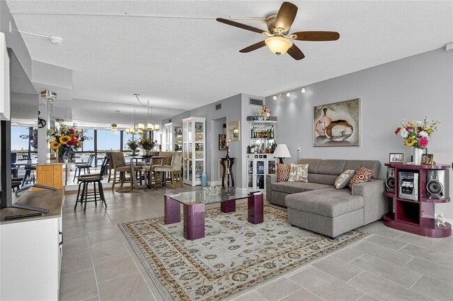 Building Photo - 7100 Sunshine Skyway Ln S