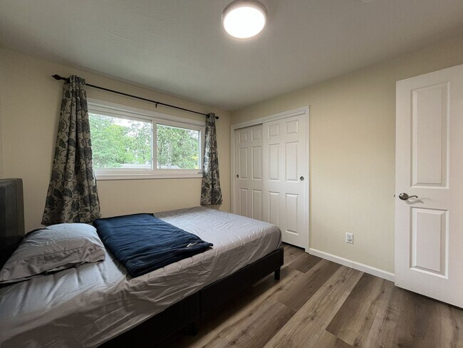 Building Photo - Three-Bedroom Home Near Nike Campus with Bonus Room, Large Deck & Two-Car Garage