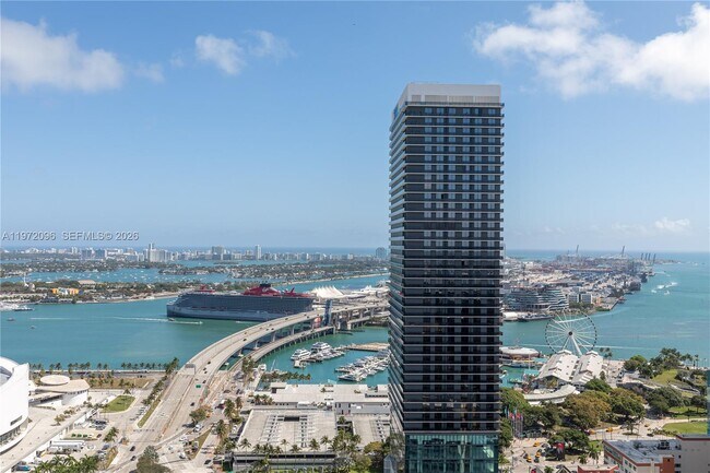 Building Photo - 121 NE 5th St