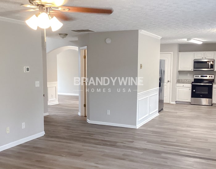 Building Photo - 2025 Newton Estates Dr