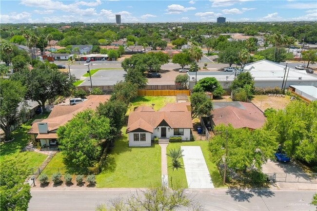 Building Photo - 1305 Quince Ave