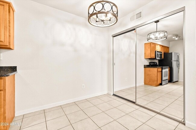 Building Photo - 5877 N Granite Reef Rd