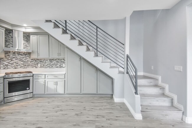 Building Photo - Beautiful Newer construction near LAX and Beaches