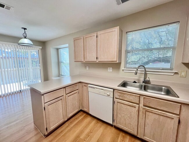 Building Photo - *COMING SOON* Pet-Friendly 3BD/2.5BA with Bonus Loft, Deck & Garden Tub – Near Tezel Rd!