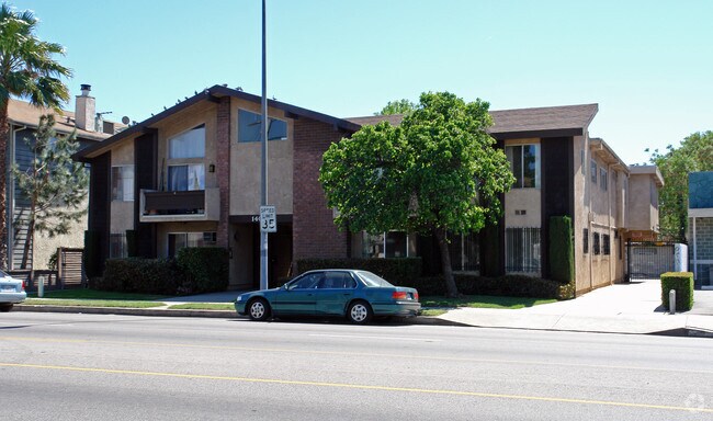 Primary Photo - 14030 Vanowen St
