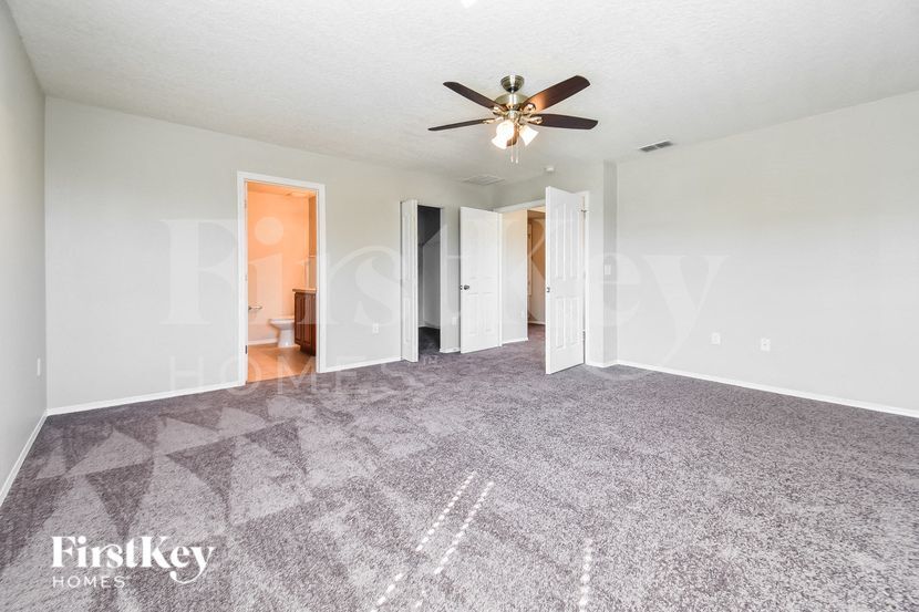 Building Photo - 13509 Laranja St