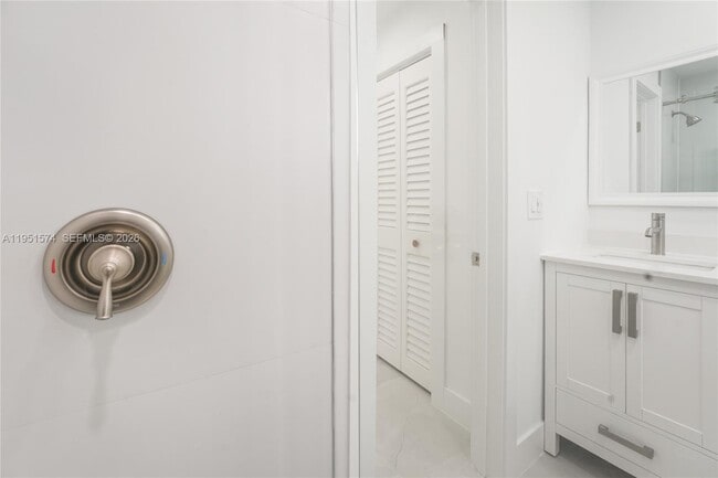 Building Photo - 857 W 34th St