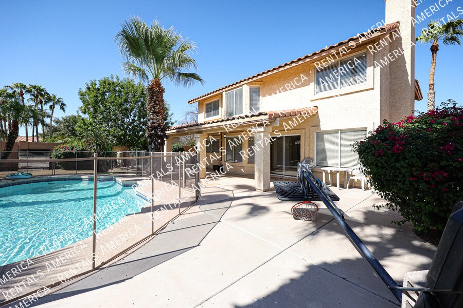 Building Photo - 2361 W Myrtle Dr