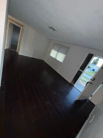 Building Photo - 6115 7th Ave