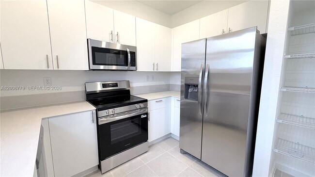 Building Photo - 2537 SE 27th Ct