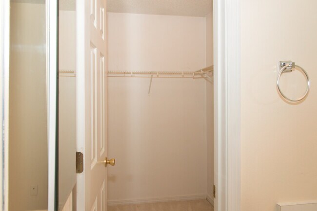 Building Photo - "Charming 3-Bedroom Retreat with 2 Full Baths in Mary Esther, FL!"