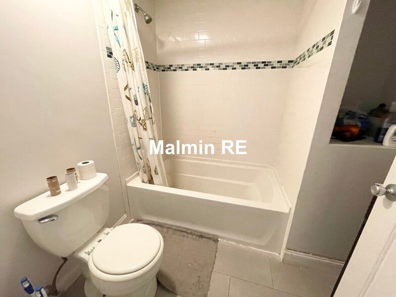 Building Photo - 998 Tremont St