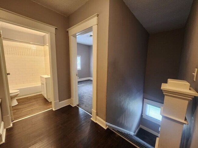 Building Photo - 2 Bedroom, 1.5 Bathroom home conveniently located on Terre Haute's desirable southeast side near ...