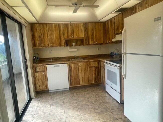 Primary Photo - 83 Capri B