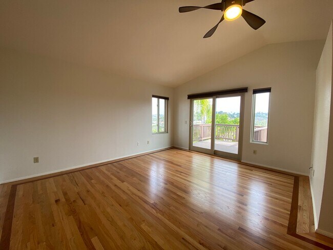 Building Photo - Gorgeous 4 Bedroom, 3 bathroom Home with private Pool!