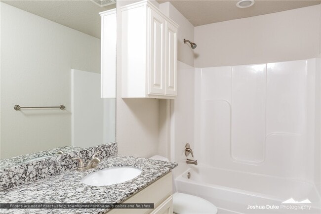 Building Photo - 1636 N Golf Club Dr